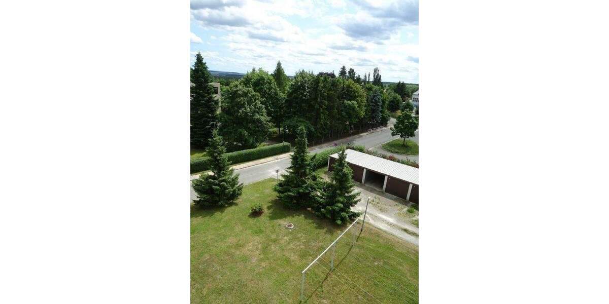 Saniert und möbliert - 3-Zimmer-Eigentumswohnung mit Balkon im Hochparterre in Hohenleuben zu verkaufen 3 zimmer
