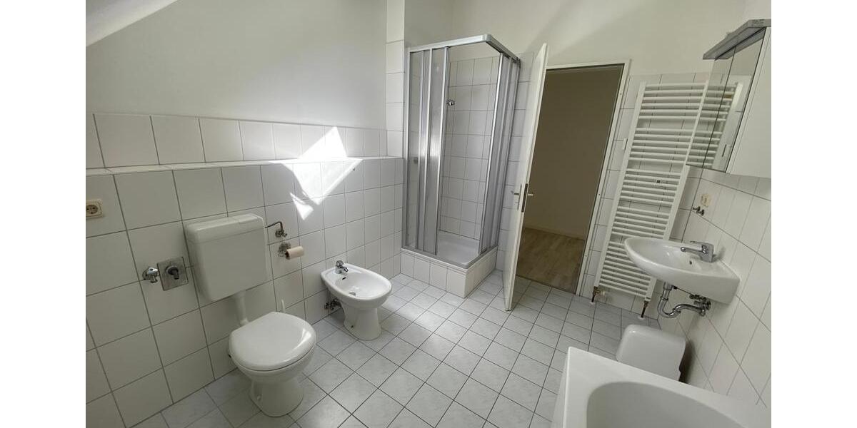 Dachgeschoßwohnung Greiz - 4 Zimmer, 152 m&sup2;, 836&euro; | Angebot:26462524