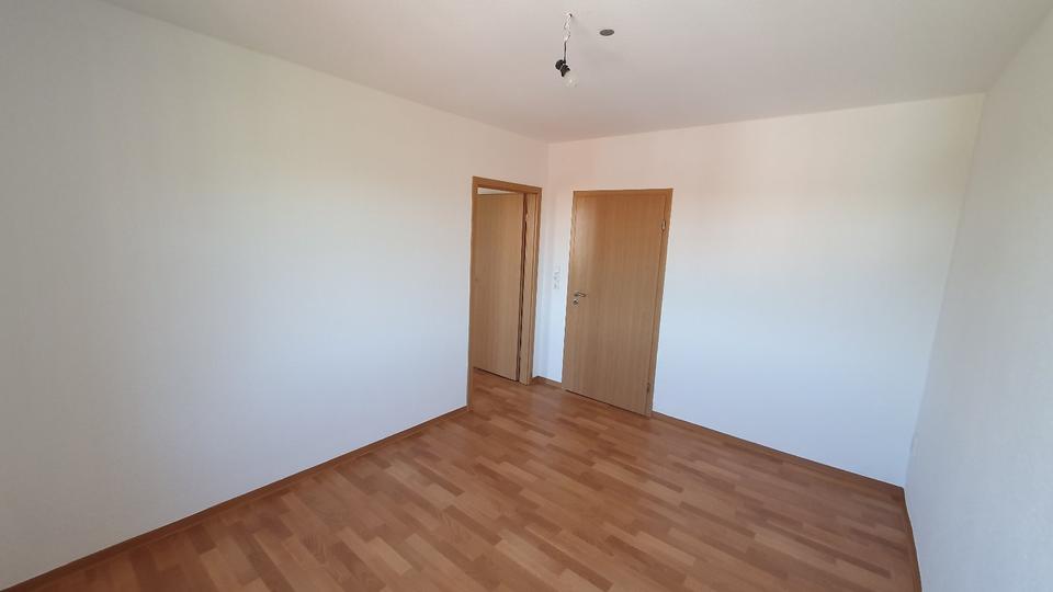 Etagenwohnung Schmölln - 4 Zimmer, 107 m&sup2;, 560&euro; | Angebot:26223221