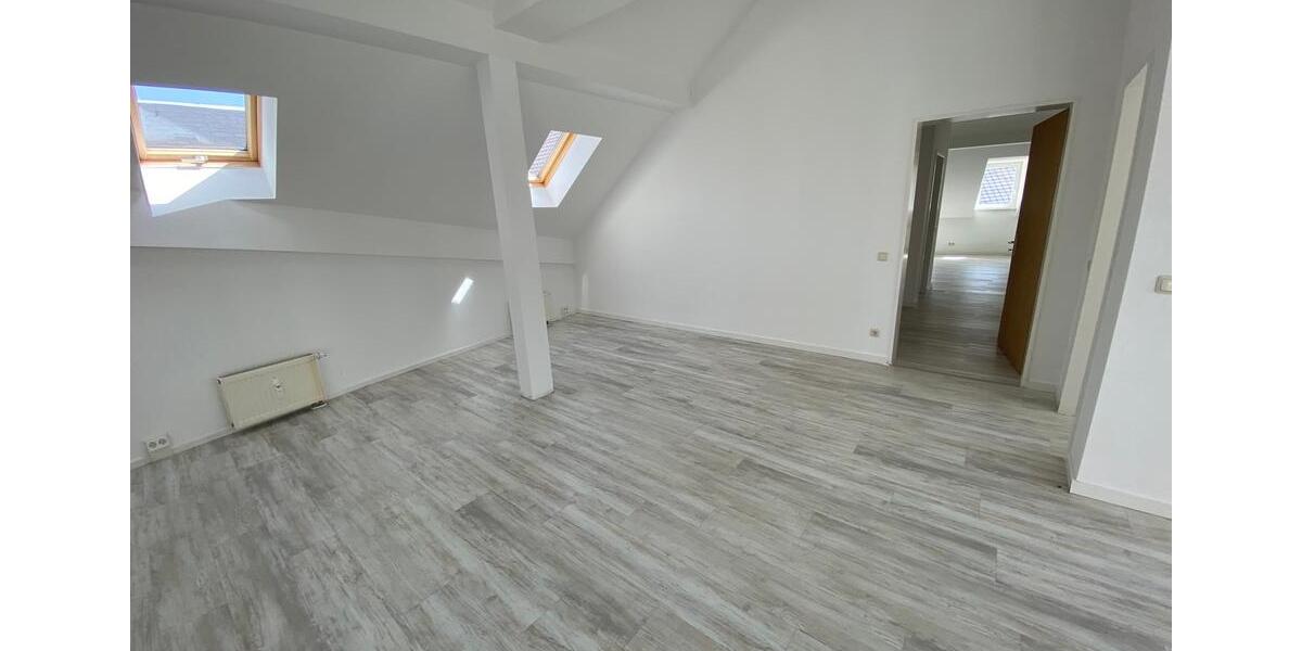 Dachgeschoßwohnung Greiz - 4 Zimmer, 152 m&sup2;, 836&euro; | Angebot:26462524