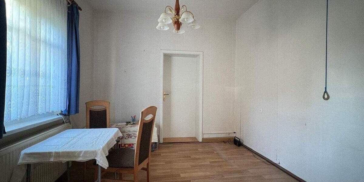 Einfamilienhaus Teuchern - 4 Zimmer, 90 m&sup2;, 100.000&euro; | Angebot:25676782