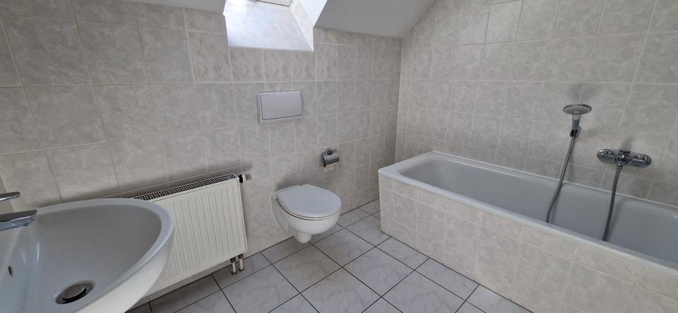 Dachgeschoßwohnung Gößnitz - 5 Zimmer, 98 m&sup2;, 585&euro; | Angebot:26479812