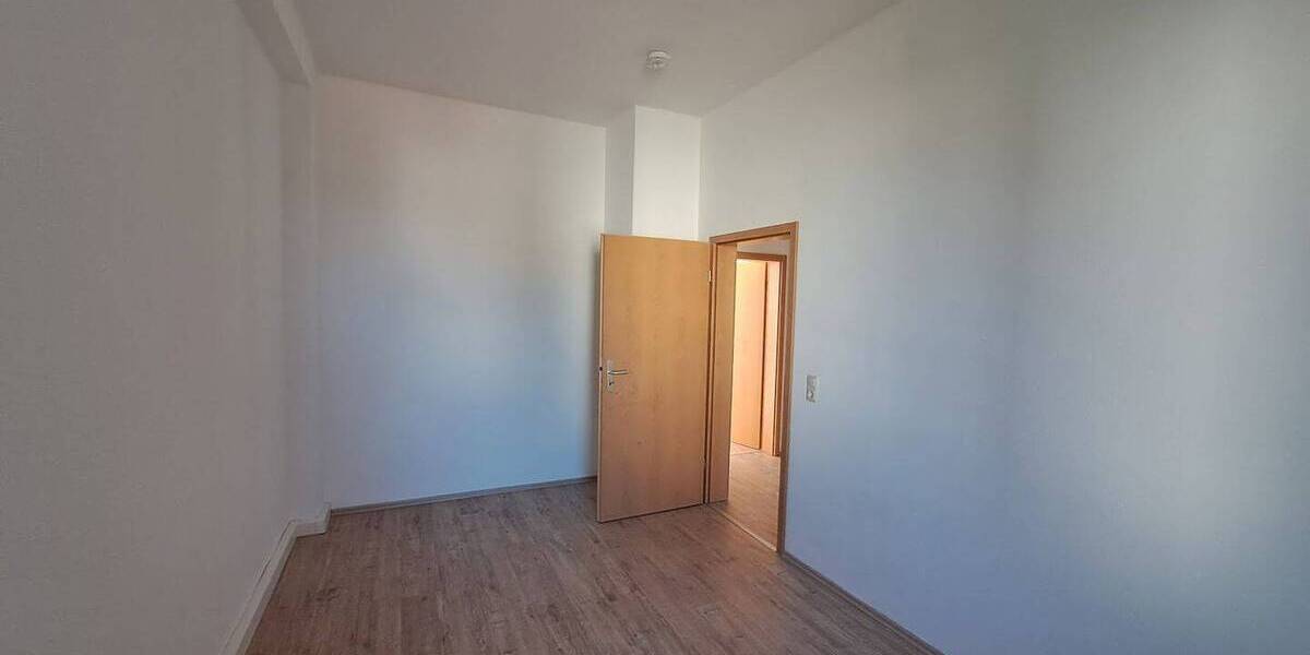 Etagenwohnung Crimmitschau - 3 Zimmer, 76 m&sup2;, 450&euro; | Angebot:26807688