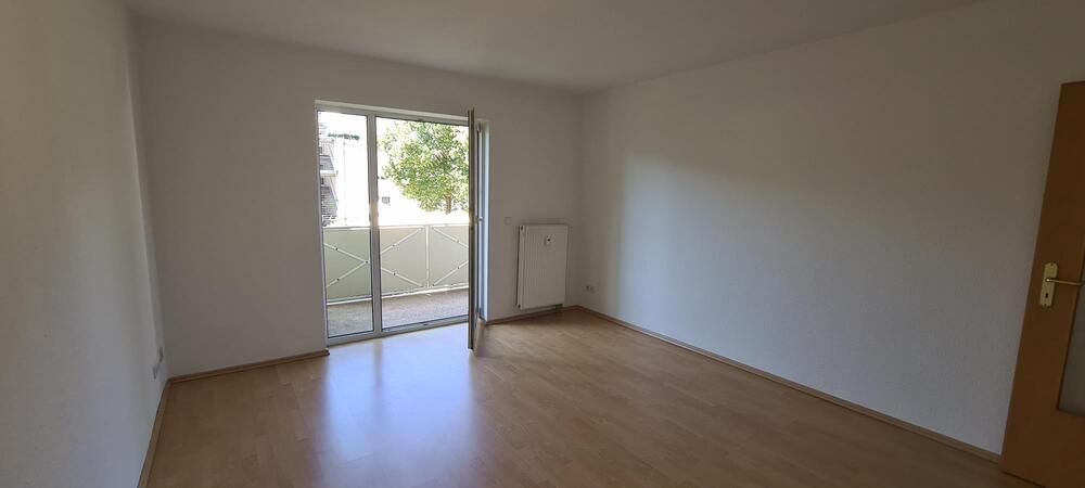 helle und kpl. sanierte ZweiZimmerwohnung im ruhigen grünen Umfeld