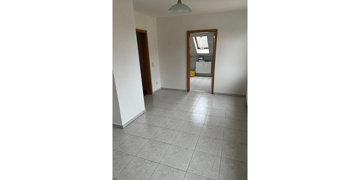 Dachgeschoßwohnung Triptis - 3 Zimmer, 80 m&sup2;, 480&euro; | Angebot:26354155