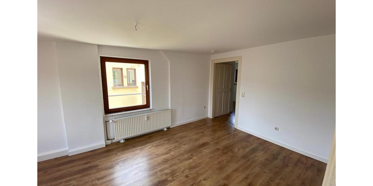 Dachgeschoßwohnung Greiz - 2 Zimmer, 68 m&sup2;, 340&euro; | Angebot:26462523