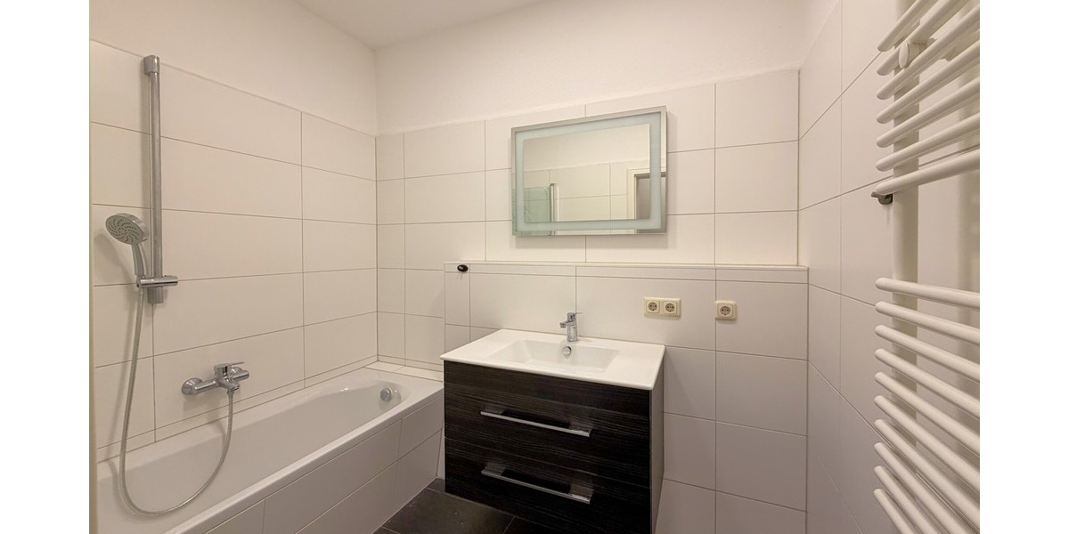 Einbauküche! Hochwertige 4 Raum-Wohnung mit modernem Bad und großem Balkon! Die Wohnung zum Wohlfühlen. - Dachgeschoßwohnung Gera Ostviertel | Angebot:26334831