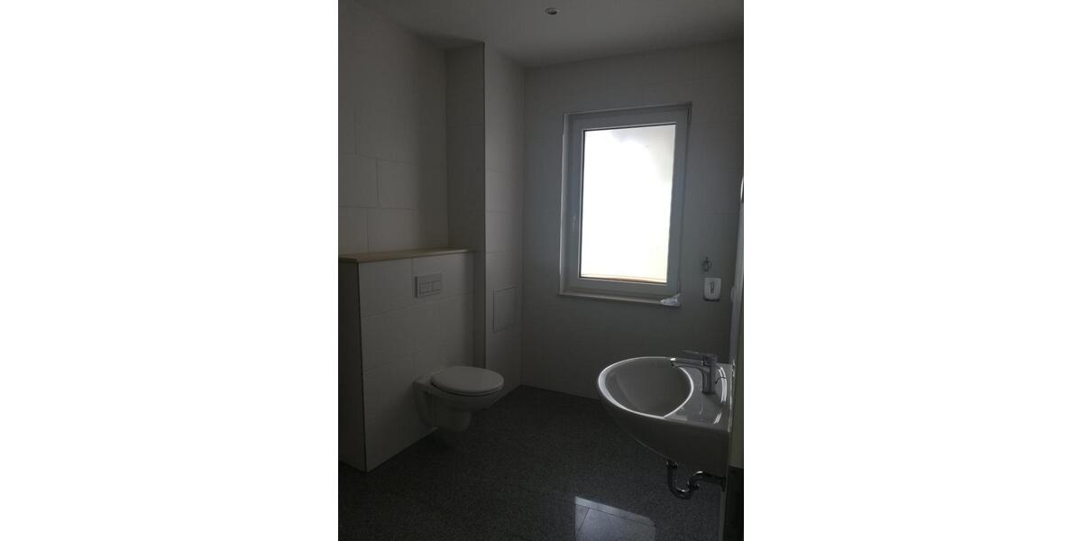 Etagenwohnung Schmölln - 4 Zimmer, 110 m&sup2;, 880&euro; | Angebot:24802003