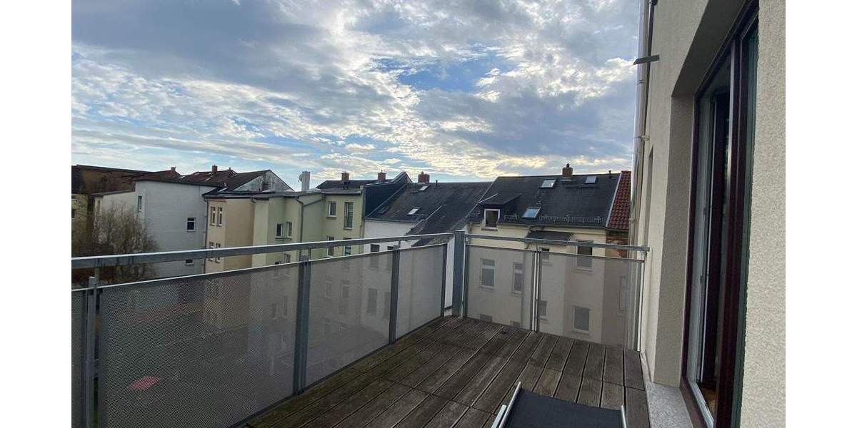 *** Schicke Stadtwohnung DG | Balkon | Kamin | Stellplatz | Einbauküche *** 2 zimmer