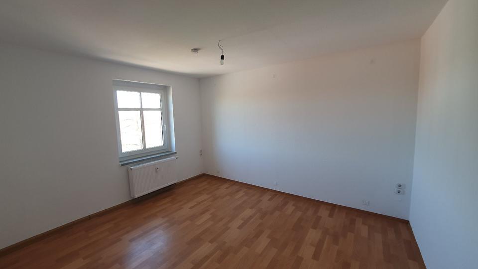 Etagenwohnung Schmölln - 4 Zimmer, 107 m&sup2;, 560&euro; | Angebot:26223221
