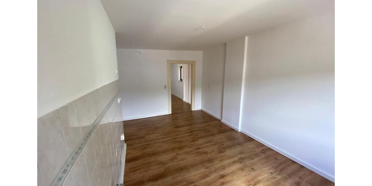 Dachgeschoßwohnung Greiz - 2 Zimmer, 68 m&sup2;, 340&euro; | Angebot:26462523
