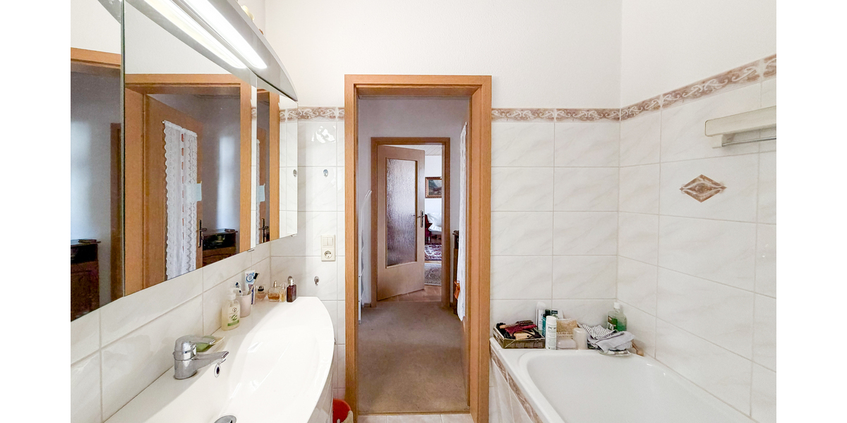 Charmantes Einfamilienhaus mit Substanz, Garage, Garten und Terrasse ! - Einfamilienhaus Gera Zwötzen | Angebot:26193442