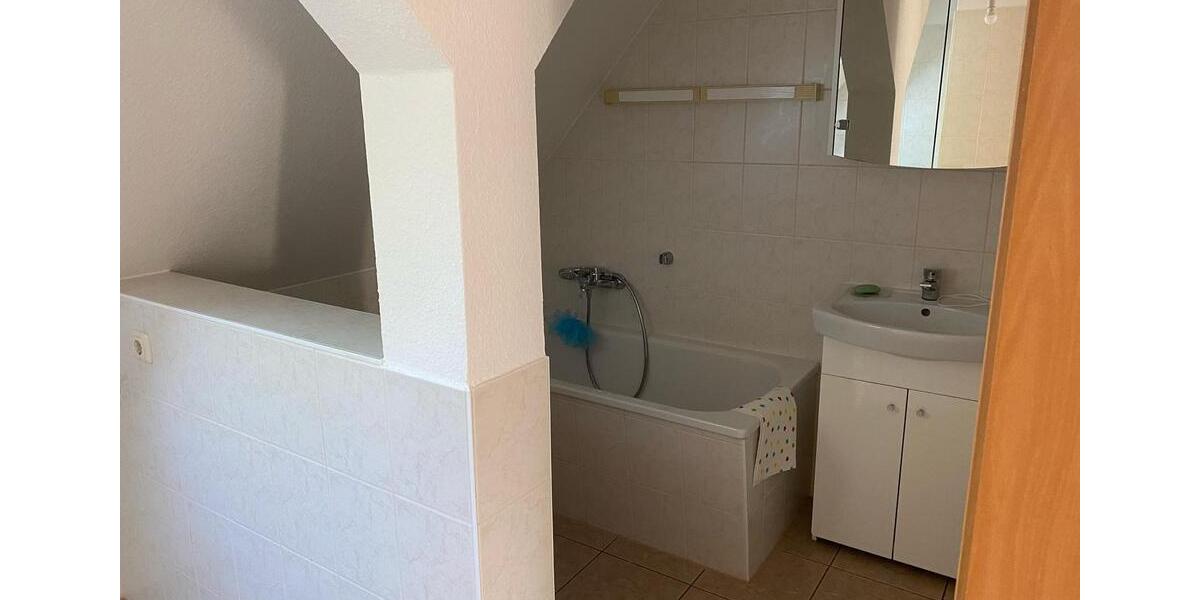 Dachgeschoßwohnung Elsteraue - 3 Zimmer, 46 m&sup2;, 330&euro; | Angebot:25538323