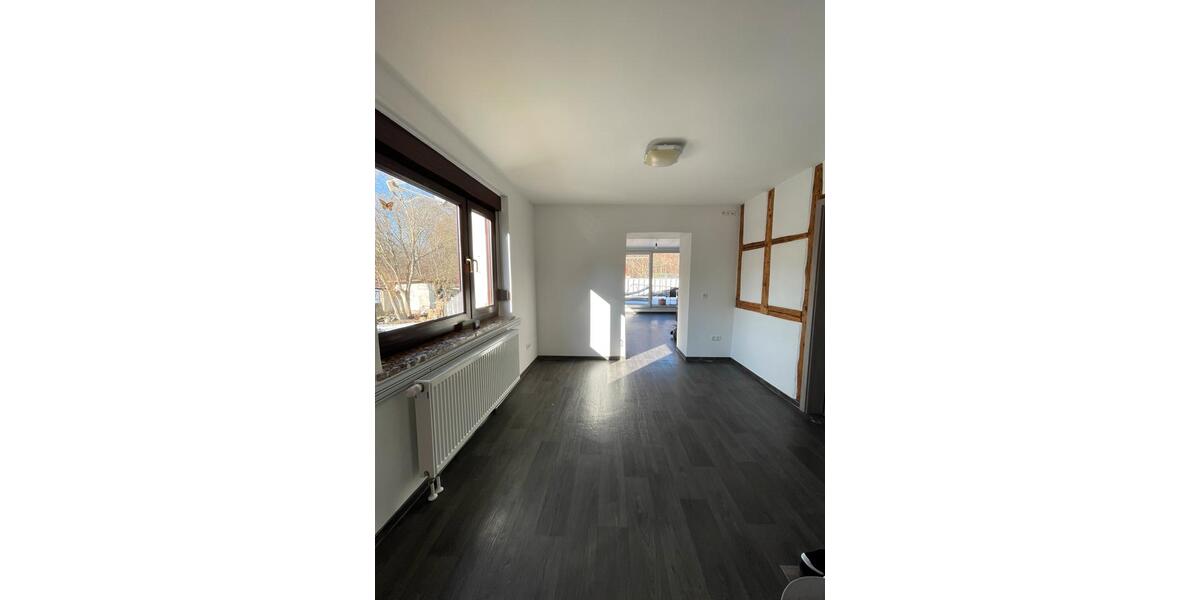 Etagenwohnung Bad Klosterlausnitz - 5 Zimmer, 160 m&sup2;, 1.000&euro; | Angebot:25527515