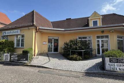 Ebenerdige Gewerbefläche in Schkölen - Für Imbiss, Büro, etc. in top Lage