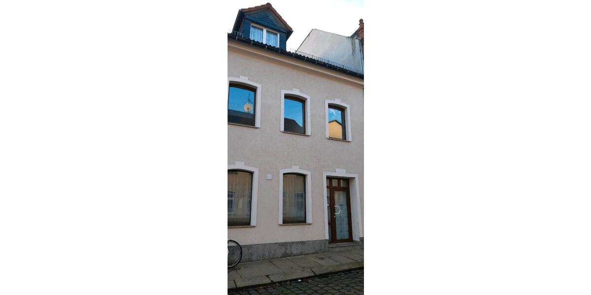 Reihenhaus Crimmitschau - 8 Zimmer, 140 m&sup2;, 79.000&euro; | Angebot:26262585