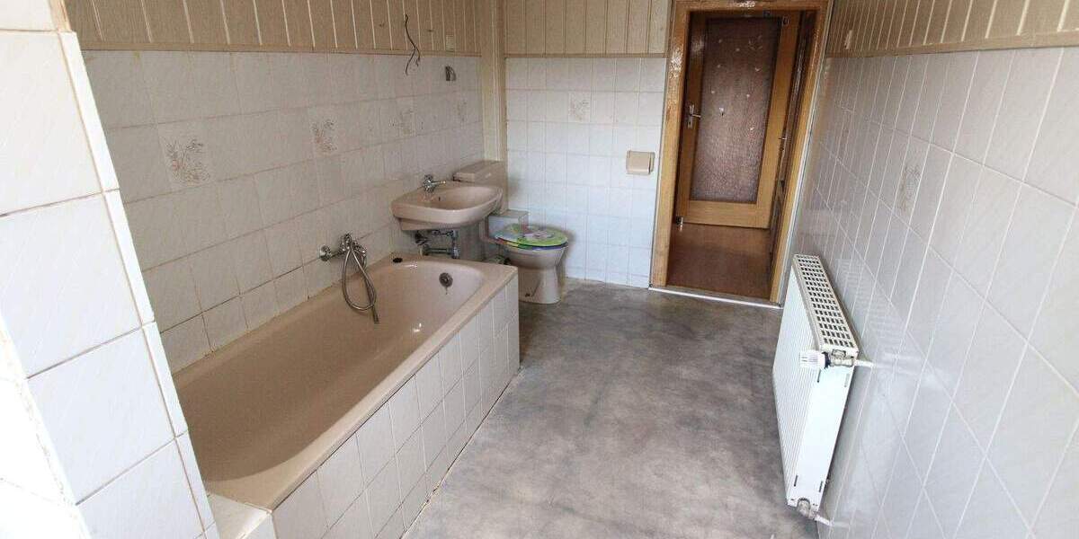 Doppelhaushälfte Teuchern Naundorf - 5 Zimmer, 170 m&sup2;, 110.000&euro; | Angebot:25736455