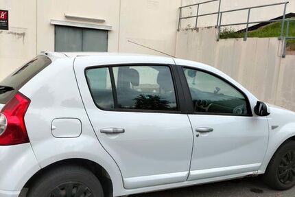 Dacia Sandero 191.000 km 2.500 € Altenburg 04600