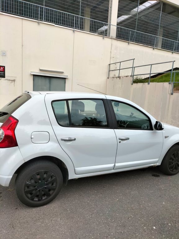 Dacia Sandero 191.000 km 2.500 € Altenburg 04600