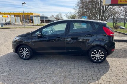 Ford Fiesta 121.600 km 3.800 &euro; Altenburg 04600