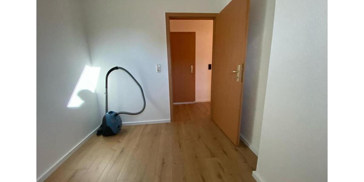 Dachgeschoßwohnung Elsteraue - 3 Zimmer, 46 m&sup2;, 330&euro; | Angebot:25538323
