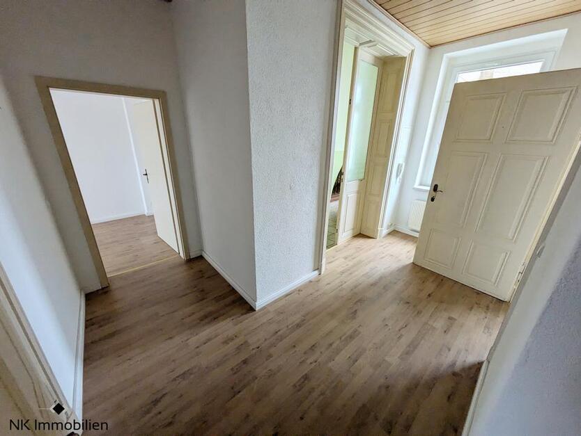 ++ attraktive, renovierte 3-Raum Wohnung in zentraler Lage, direkt am Markt in Meerane ++