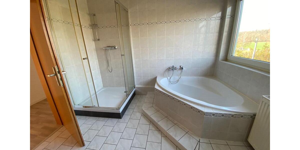 Dachgeschoßwohnung Elsteraue - 4 Zimmer, 85 m&sup2;, 470&euro; | Angebot:25960420