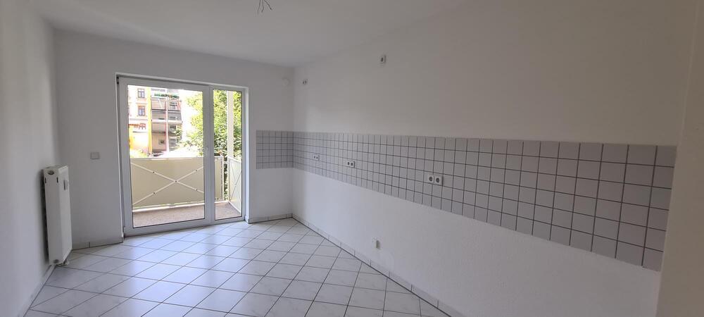 helle und kpl. sanierte ZweiZimmerwohnung im ruhigen grünen Umfeld