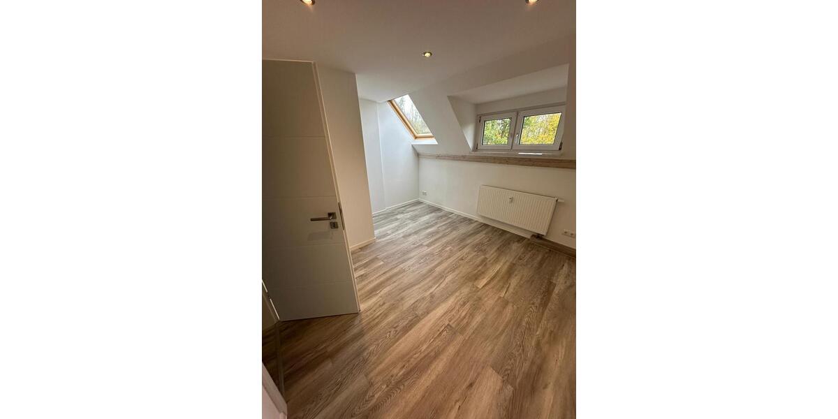 Erdgeschoßwohnung Teuchern - 4 Zimmer, 90 m&sup2;, 725&euro; | Angebot:26678152