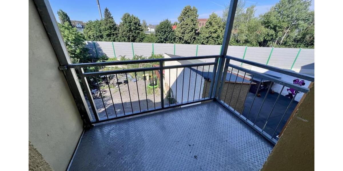 Sanierte 4-Raum-Wohnung mit Balkon und Einbauküche! - Etagenwohnung Gera Zwötzen | Angebot:26335635