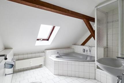 Schöne 3 Raum-Dachgeschoss Whg. mit Eckbadewanne - Wohnung Gera Ostviertel | Angebot:27541402