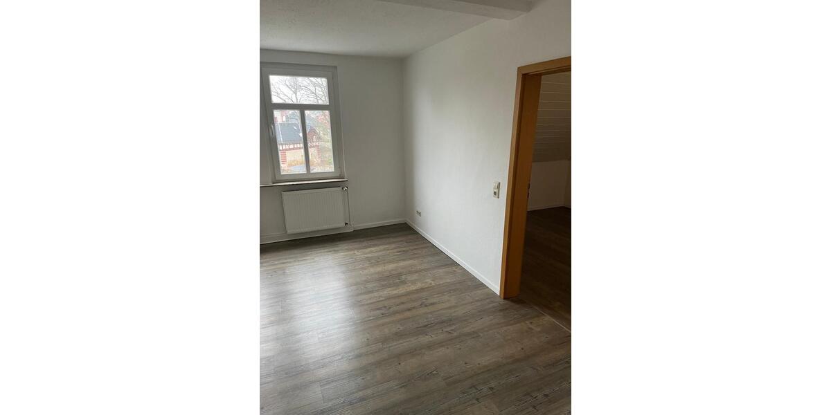 Dachgeschoßwohnung Triptis - 3 Zimmer, 80 m&sup2;, 480&euro; | Angebot:26354155