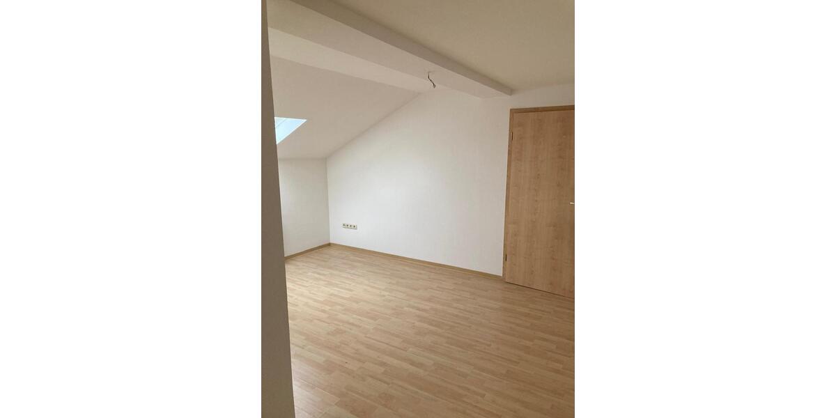 Dachgeschoßwohnung Greiz - 2 Zimmer, 43 m&sup2;, 243&euro; | Angebot:24702811