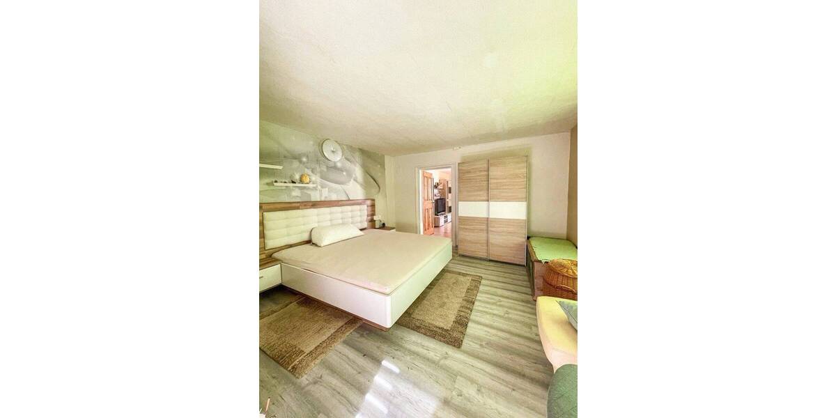 Reihenmittelhaus Meerane - 7 Zimmer, 140 m&sup2;, 149.000&euro; | Angebot:26486759