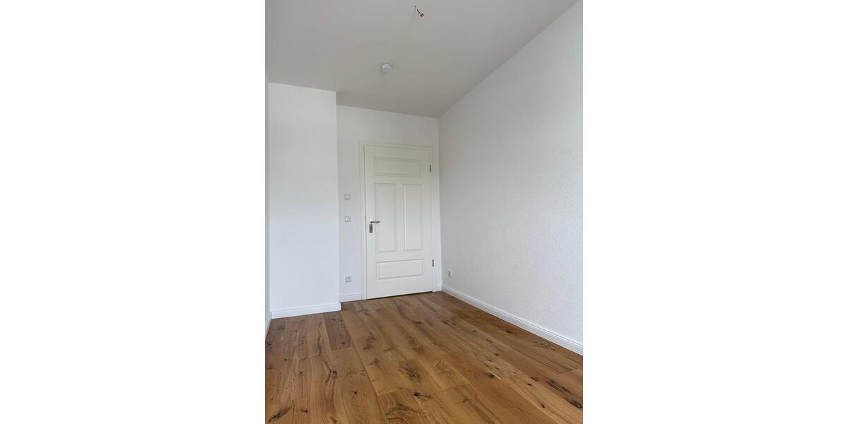 Dachgeschoßwohnung Meerane - 5 Zimmer, 117 m&sup2;, 1.300&euro; | Angebot:26325768