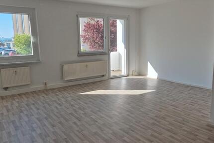 3-Raum-Wohnung mit Balkon im ersten Obergeschoss zu vermieten zimmer