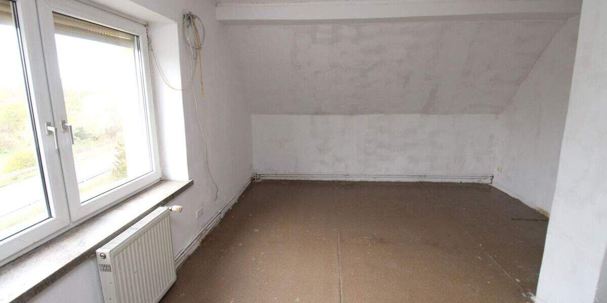 Doppelhaushälfte Teuchern Naundorf - 5 Zimmer, 170 m&sup2;, 110.000&euro; | Angebot:25736455