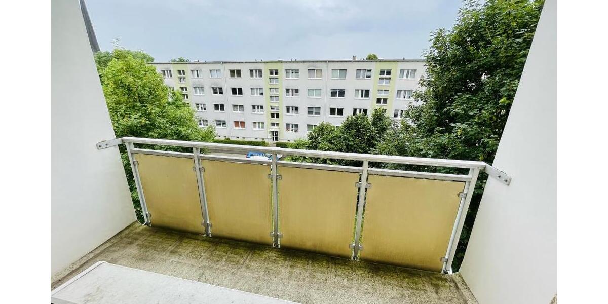 Gera-Langenberg! 4 Raum Whg. mit Balkon, Bad mit Wanne! Nähe AMAZON! - Etagenwohnung Gera Langenberg | Angebot:26882423
