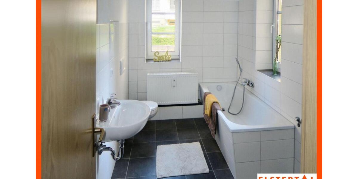 Frisch sanierte Wohnung am Reußpark! Großes Wohnzimmer Neue Badausstattung Grüne Umgebung! 3 zimmer