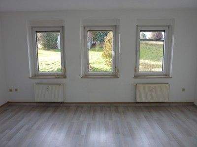 Etagenwohnung Teuchern - 2 Zimmer, 62 m&sup2;, 375&euro; | Angebot:25669896