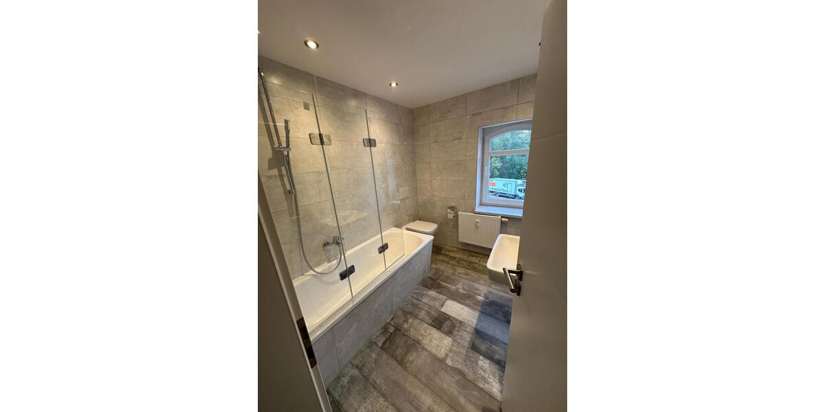Erdgeschoßwohnung Teuchern - 4 Zimmer, 90 m&sup2;, 725&euro; | Angebot:26678152