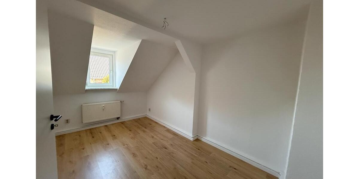 Dachgeschoßwohnung Meerane - 2 Zimmer, 57 m&sup2;, 500&euro; | Angebot:26558622