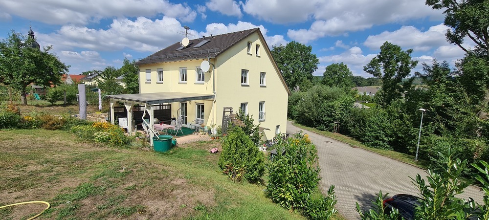 Doppelhaushälfte mit sehr großem Randgrundstück nahe Jena