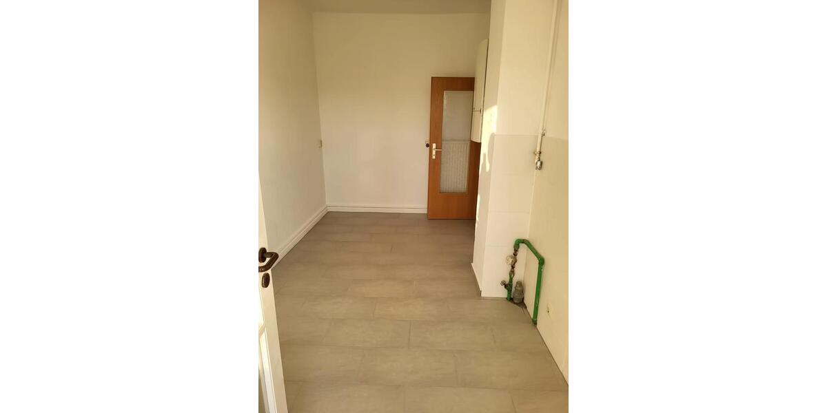 Etagenwohnung Gera Alt-Bieblach - 4 Zimmer, 100 m&sup2;, 646&euro; | Angebot:26698307