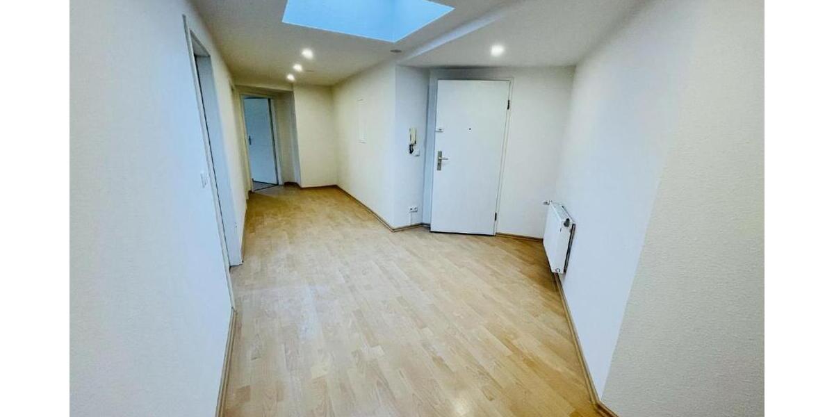 **Ihr neues Zuhause wartet: 4-Raum-Wohnung mit Komfort-Badezimmer und großzügigem Wohnambiente!** - Dachgeschoßwohnung Gera Alt-Bieblach | Angebot:26248804