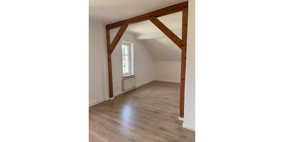 Dachgeschoßwohnung Meerane - 3 Zimmer, 80 m&sup2;, 562&euro; | Angebot:26613602