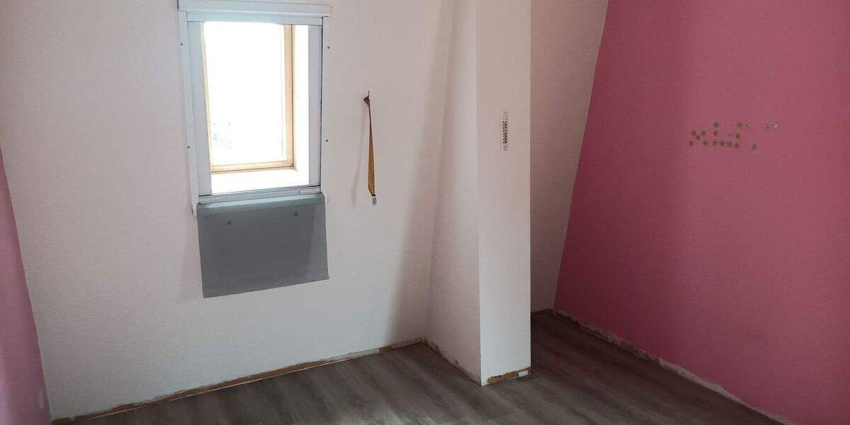 Reihenmittelhaus Meerane - 3 Zimmer, 82 m&sup2;, 399&euro; | Angebot:25745327