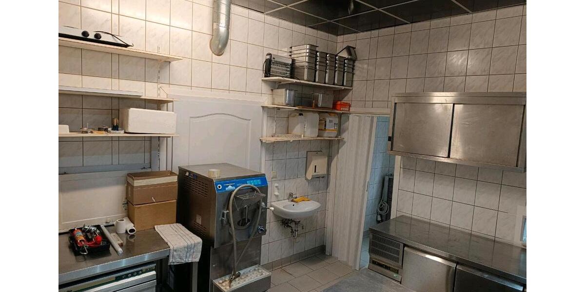 Einfamilienhaus Zeitz - 6 Zimmer, 300 m&sup2;, 1.600&euro; | Angebot:23649340