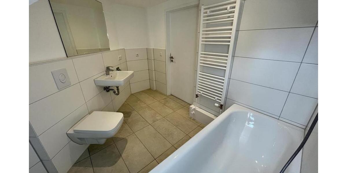 Mit Weitblick! 2,5 Raum DG Wohnung mit offener Küche im Wohnzimmer. Modernes Bad mit Wanne! - Dachgeschoßwohnung Gera Alt-Bieblach | Angebot:26248794