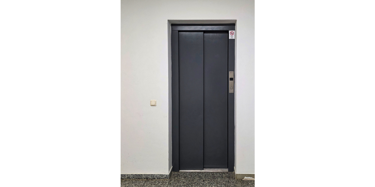 2 Raum DG-Wohnung mit Balkon und Blick ins Grüne. Bad mit Wanne! In Weida! - Dachgeschoßwohnung Weida Liebsdorf | Angebot:26347862